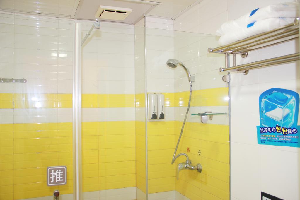 7Days Inn Guangzhou South Railway Station Nan Pu Metro Station Exterior foto